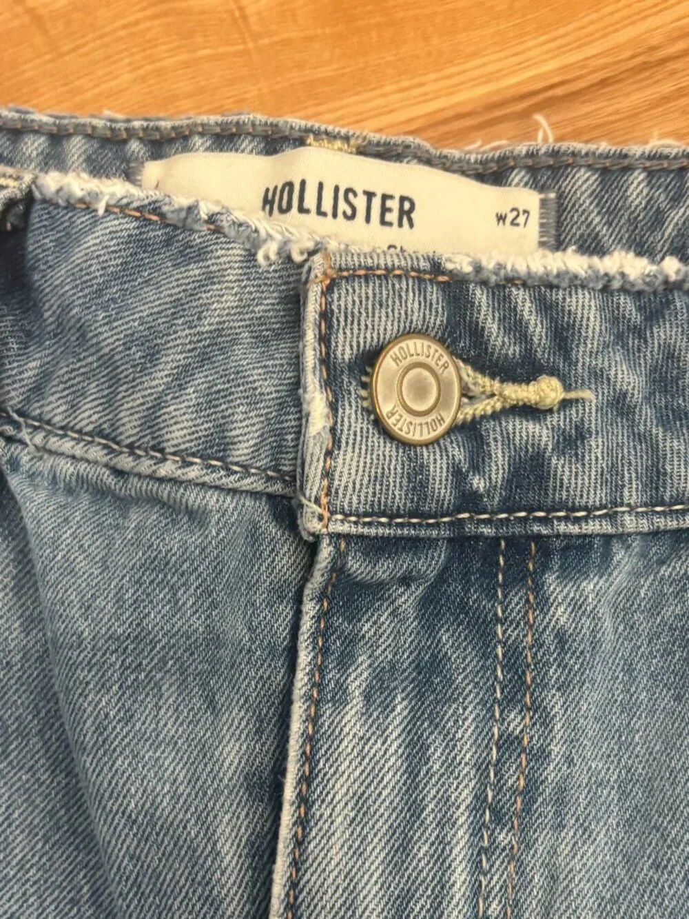 Hollister Low-Rise Baggy Jean Short | Women's 4